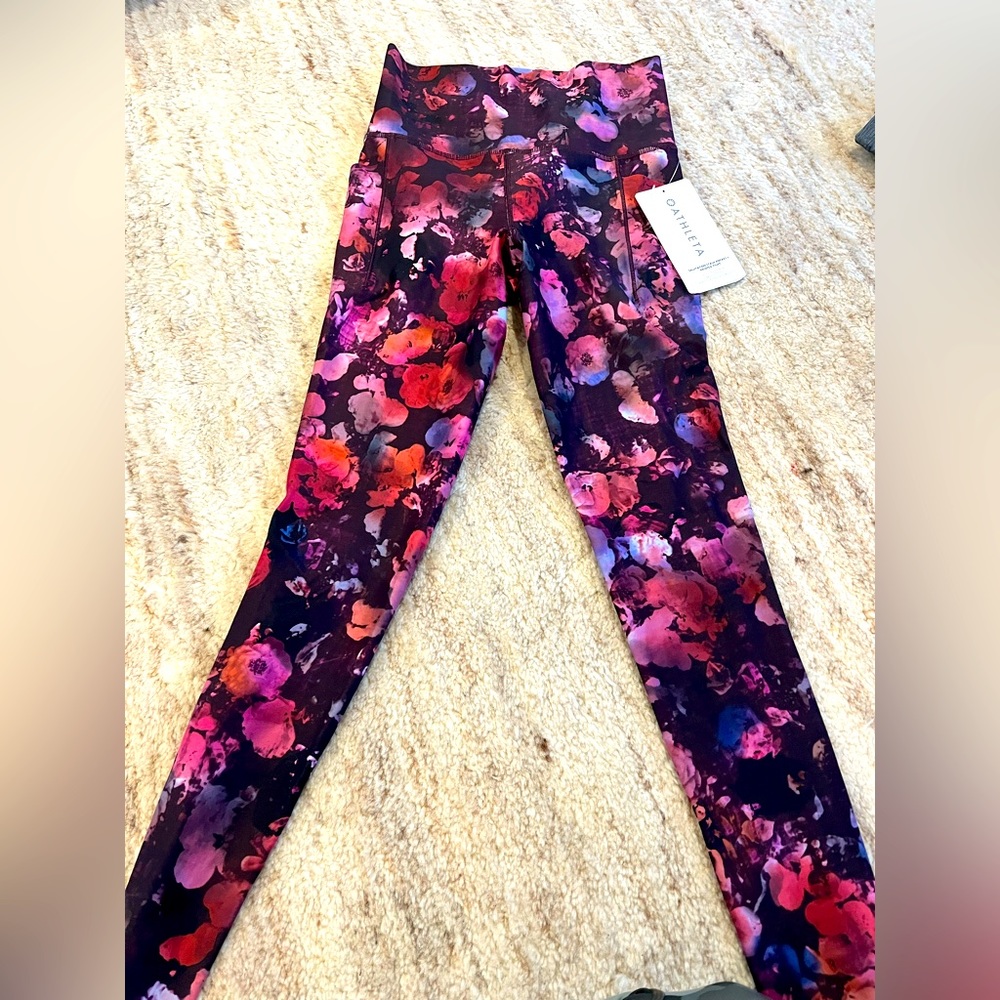 Athleta floral stash pocket legging